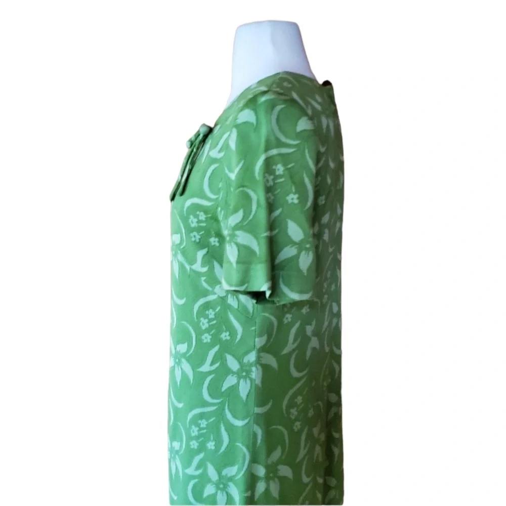 1960s‎ British Lady Green Floral Double Knit Poly/C